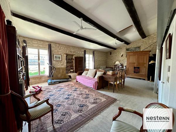 Lansargues , Batisse de 283 m² avec piscine et jardin sans vis a vis.