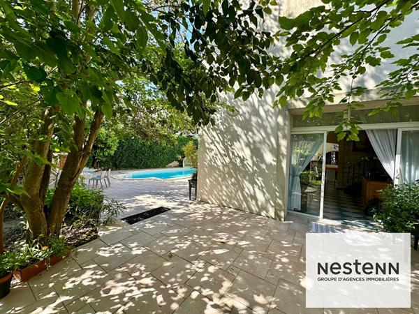 Lansargues , Batisse de 283 m² avec piscine et jardin sans vis a vis.