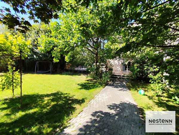 Lansargues , Batisse de 283 m² avec piscine et jardin sans vis a vis.