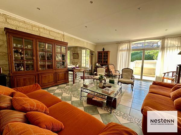 Lansargues , Batisse de 283 m² avec piscine et jardin sans vis a vis.