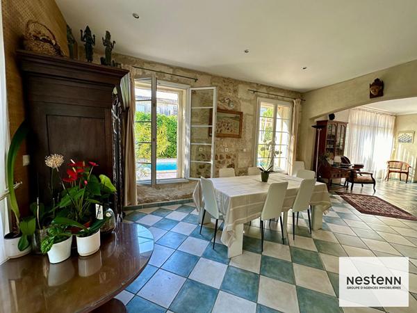Lansargues , Batisse de 283 m² avec piscine et jardin sans vis a vis.