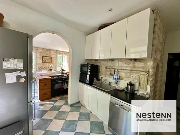 Lansargues , Batisse de 283 m² avec piscine et jardin sans vis a vis.