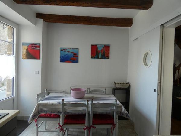 A CANCALE ! Maison en pierre en excellent état, 6 pièces, 5 chambres !