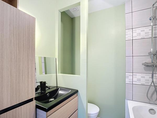 Vivre & Travailler à Roujan : Maison + Local Commercial