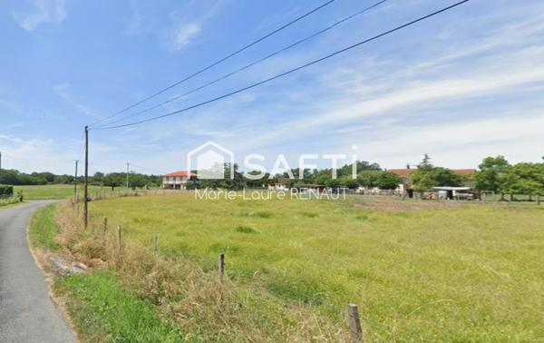 Terrain plat constructible - 1600m² - Campagne - Secteur rare