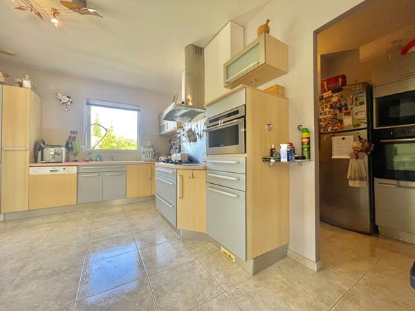 Villa Saint Raphael 5 pièces 200 m2 disposant d' un garage double