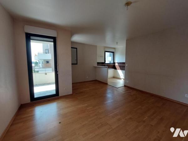 APPARTEMENT F2 AVEC BALCON + BOX 