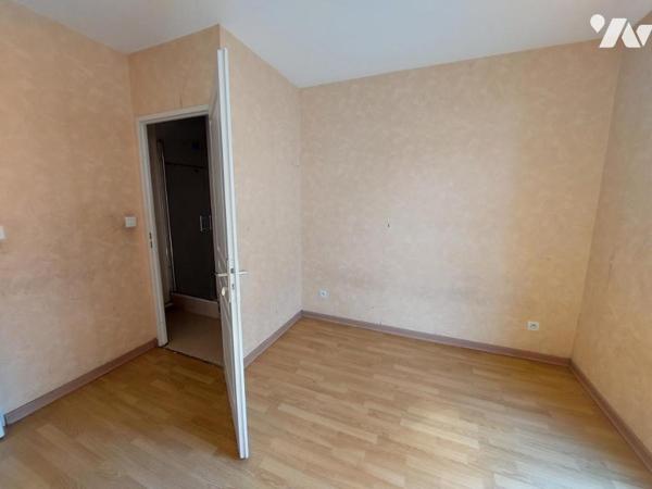 APPARTEMENT F2 AVEC BALCON + BOX 