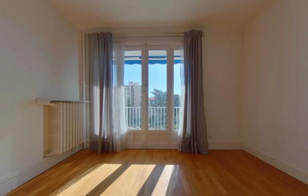 APPARTEMENT T5 A LOUER - LYON 6EME ARRONDISSEMENT Mairie 90.67 m 2 1 510 € charges comprises par mois