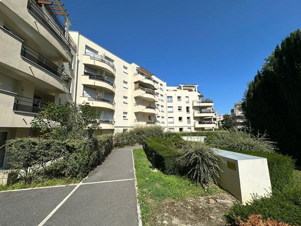 Appartement 4 pièces , hyper centre Evry Courcouronnes ( 91000 )