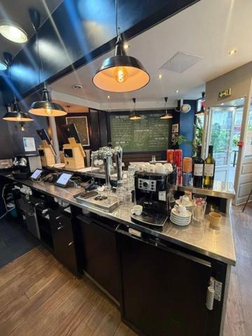 LEVALLOIS-PERRET – RESTAURANT À VENDRE – EMPLACEMENT STRATÉGIQUE