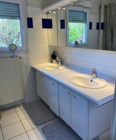 Belle maison spacieuse 6 pièces avec garage