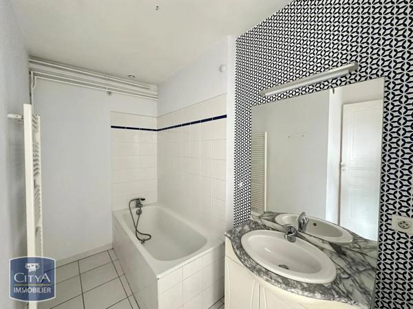Appartement à louer 3 pièces 83.39m² Mâcon (71000)