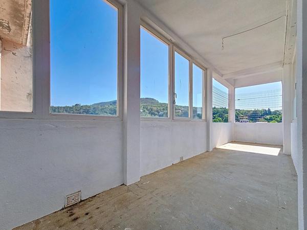 Appartement T4 lumineux avec terrasse – Dernier étage avec vue panoramique à Lamalou-les-Bains