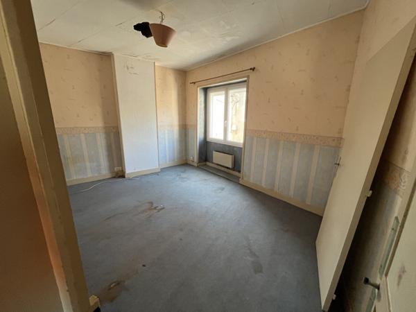 Maison à vendre 45 000 € Magnac-sur-Touvre 6 p 102 m² DPE E