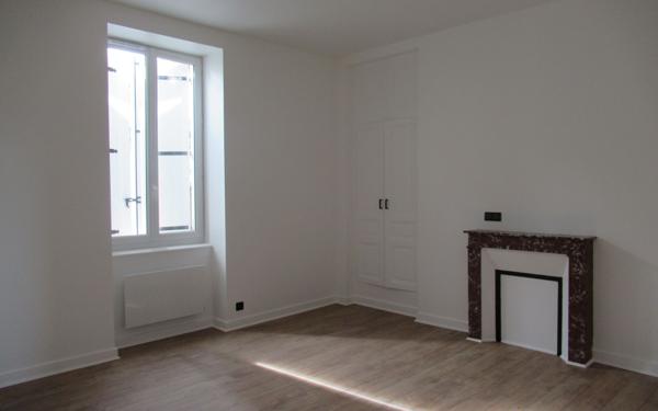 Appartement à louer    3 pièces • 88,14 m2 Saint-Yrieix-la-Perche