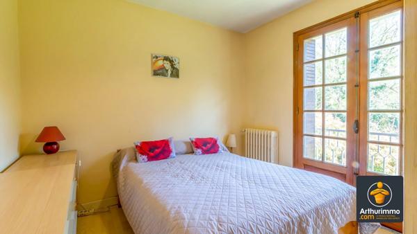 Vente                                                      Maison
                        
                     7 pièces                      170 m2                     à Saint-Genis-Laval
