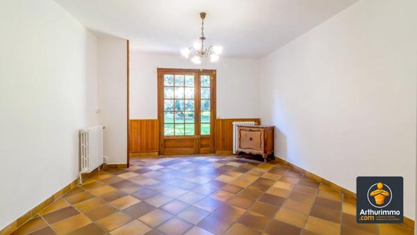 Vente                                                      Maison
                        
                     7 pièces                      170 m2                     à Saint-Genis-Laval