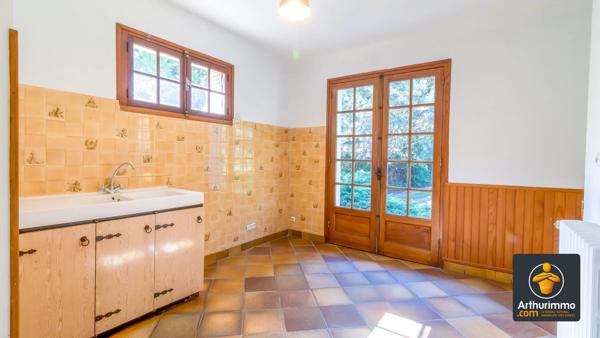 Vente                                                      Maison
                        
                     7 pièces                      170 m2                     à Saint-Genis-Laval
