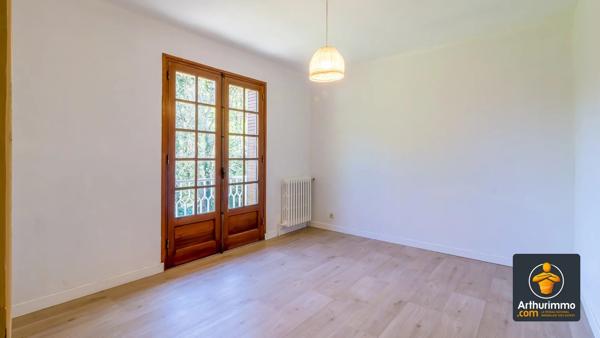 Vente                                                      Maison
                        
                     7 pièces                      170 m2                     à Saint-Genis-Laval