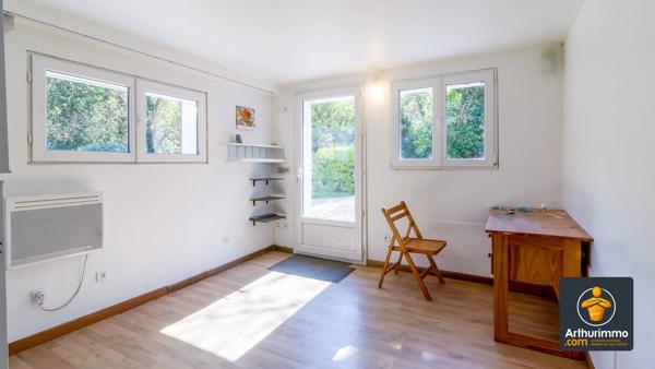Vente                                                      Maison
                        
                     7 pièces                      170 m2                     à Saint-Genis-Laval