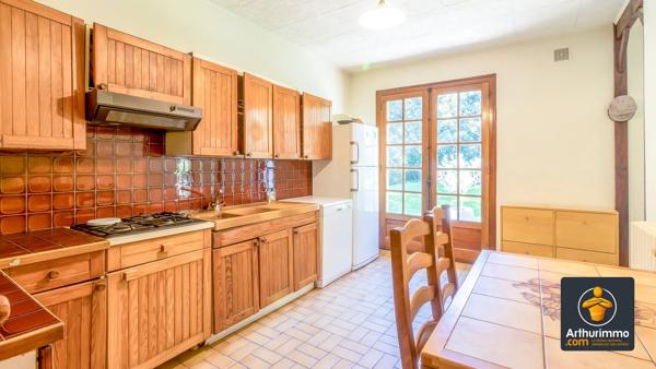 Vente                                                      Maison
                        
                     7 pièces                      170 m2                     à Saint-Genis-Laval