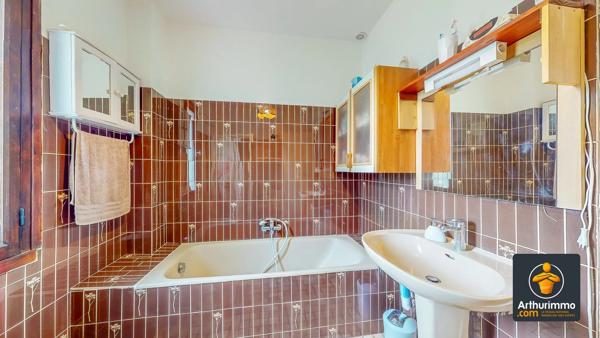 Vente                                                      Maison
                        
                     7 pièces                      170 m2                     à Saint-Genis-Laval