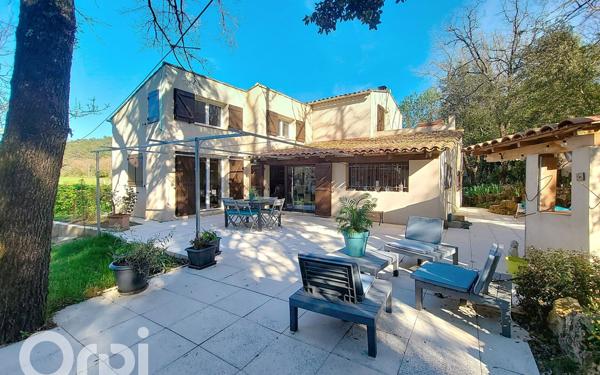 Maison à vendre    5 pièces •  Signes