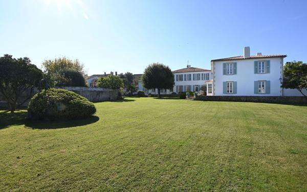 Maison à vendre    6 pièces •  Saint-Martin-de-Ré