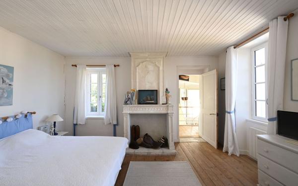 Maison à vendre    6 pièces •  Saint-Martin-de-Ré