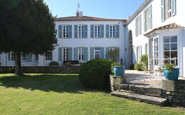 Maison à vendre    6 pièces •  Saint-Martin-de-Ré
