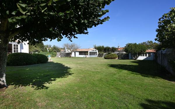 Maison à vendre    6 pièces •  Saint-Martin-de-Ré