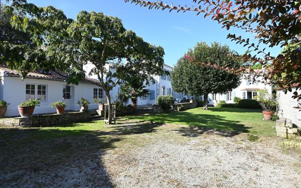 Maison à vendre    6 pièces •  Saint-Martin-de-Ré