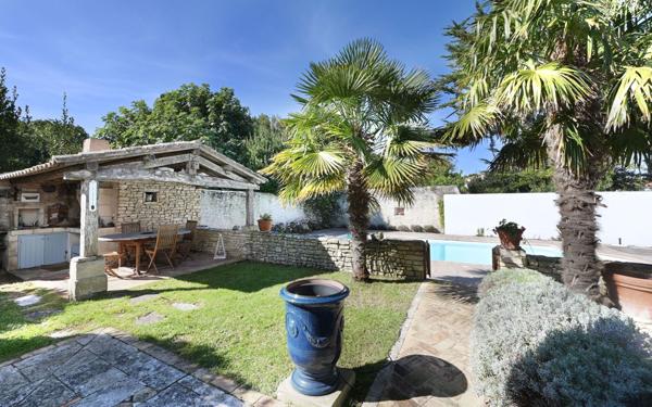 Maison à vendre    6 pièces •  Saint-Martin-de-Ré