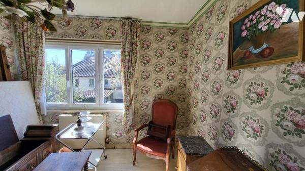 Pavillon sur 596 m², en sortie de ville