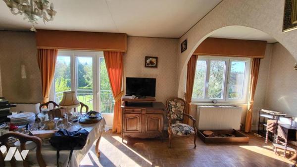 Pavillon sur 596 m², en sortie de ville