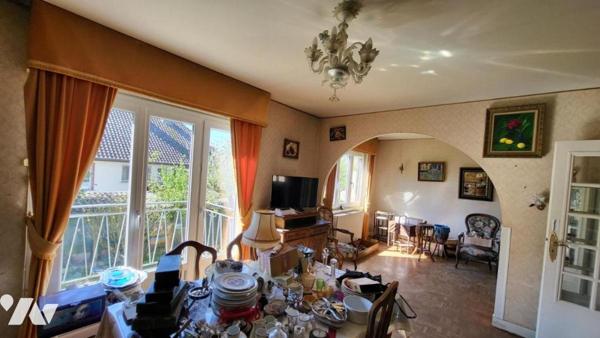 Pavillon sur 596 m², en sortie de ville
