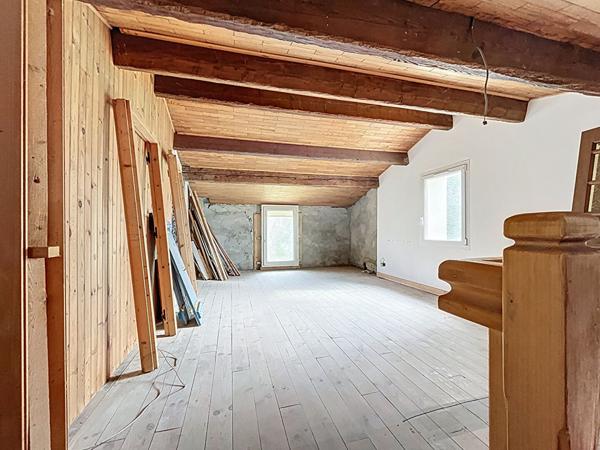 Maison à loriol de 160 m2 sur 5000m2 de terrain, ancienne ferme, deux logements, nombreuses dependances