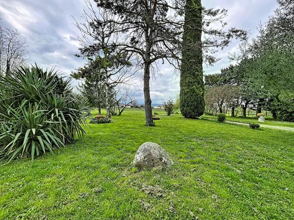 Maison à loriol de 160 m2 sur 5000m2 de terrain, ancienne ferme, deux logements, nombreuses dependances