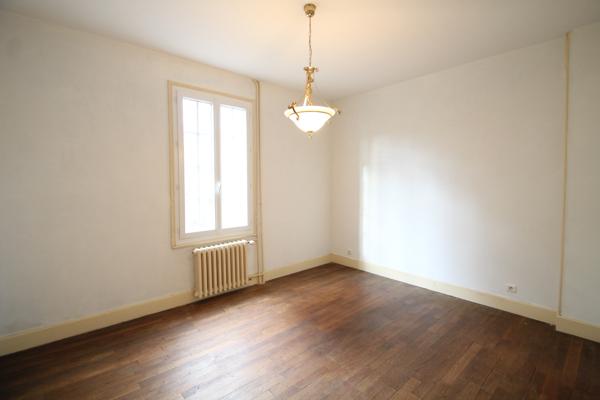 Dompierre-sur-Besbre (03290) Maison Quatre chambres à Vendre