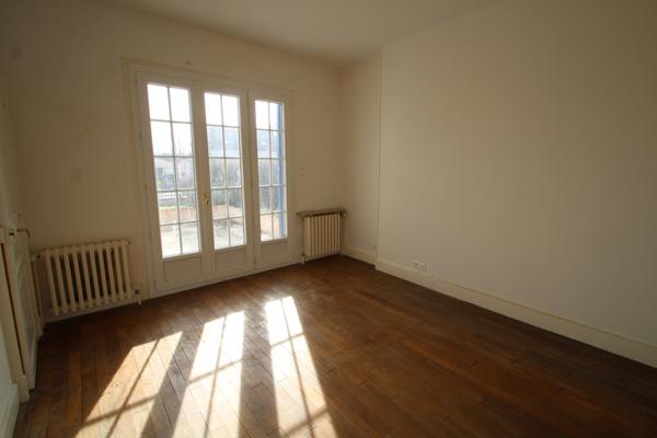 Dompierre-sur-Besbre (03290) Maison Quatre chambres à Vendre