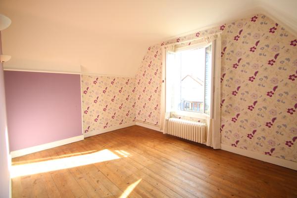 Dompierre-sur-Besbre (03290) Maison Quatre chambres à Vendre