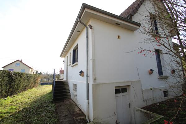 Dompierre-sur-Besbre (03290) Maison Quatre chambres à Vendre