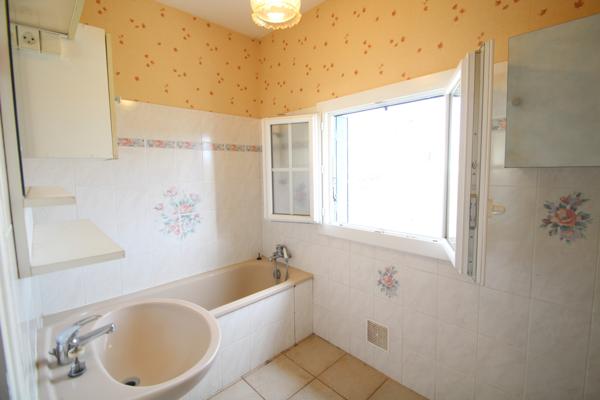 Dompierre-sur-Besbre (03290) Maison Quatre chambres à Vendre