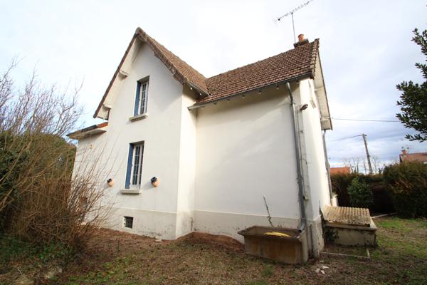 Dompierre-sur-Besbre (03290) Maison Quatre chambres à Vendre