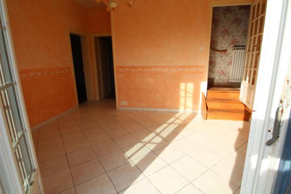 Dompierre-sur-Besbre (03290) Maison Quatre chambres à Vendre