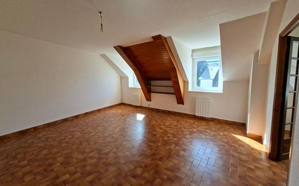 Appartement à louer    3 pièces • 67,60 m2 Rostrenen