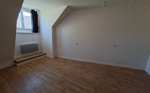 Appartement à louer    3 pièces • 67,60 m2 Rostrenen