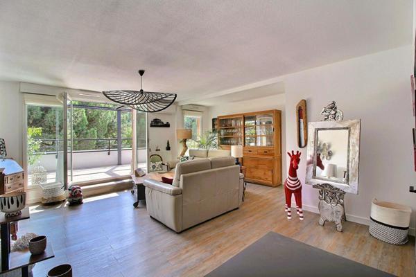 Exclusivité  BRUGES T4 82 M² dernier étage + terrasse 50 M² SUD