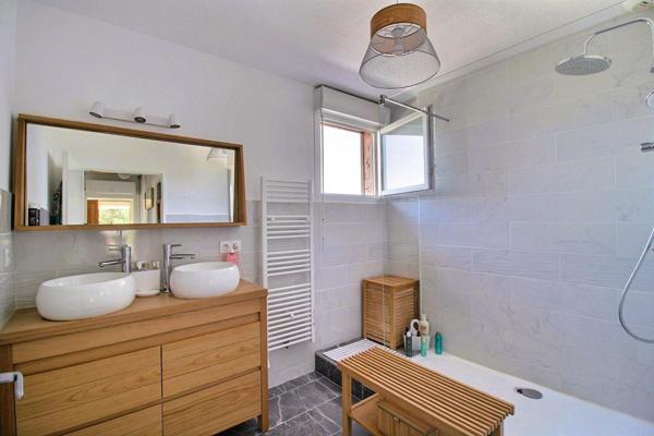 Exclusivité  BRUGES T4 82 M² dernier étage + terrasse 50 M² SUD